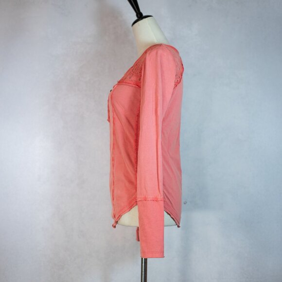 Free People Gold Coast Henley Top Lace Buttoned Blouse Washed Red Coral Size SP - Picture 4 of 12